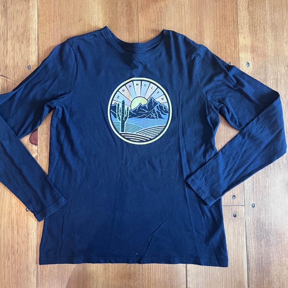 Wrangler Women's Medium Long‎ Sleeve Graphic T-Shirt Black Desert Sunset A9